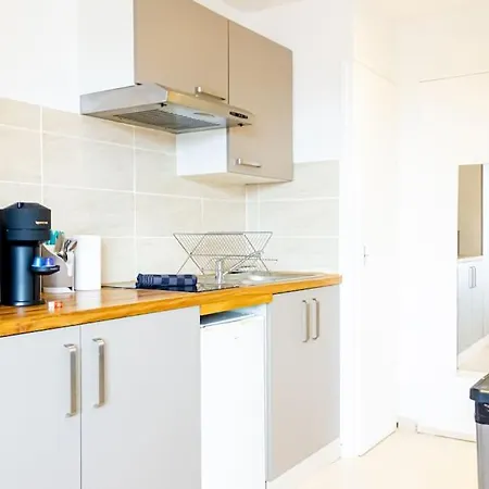 Zenbnb / Azur / Proche Tram / / Balcon Prive 아파트